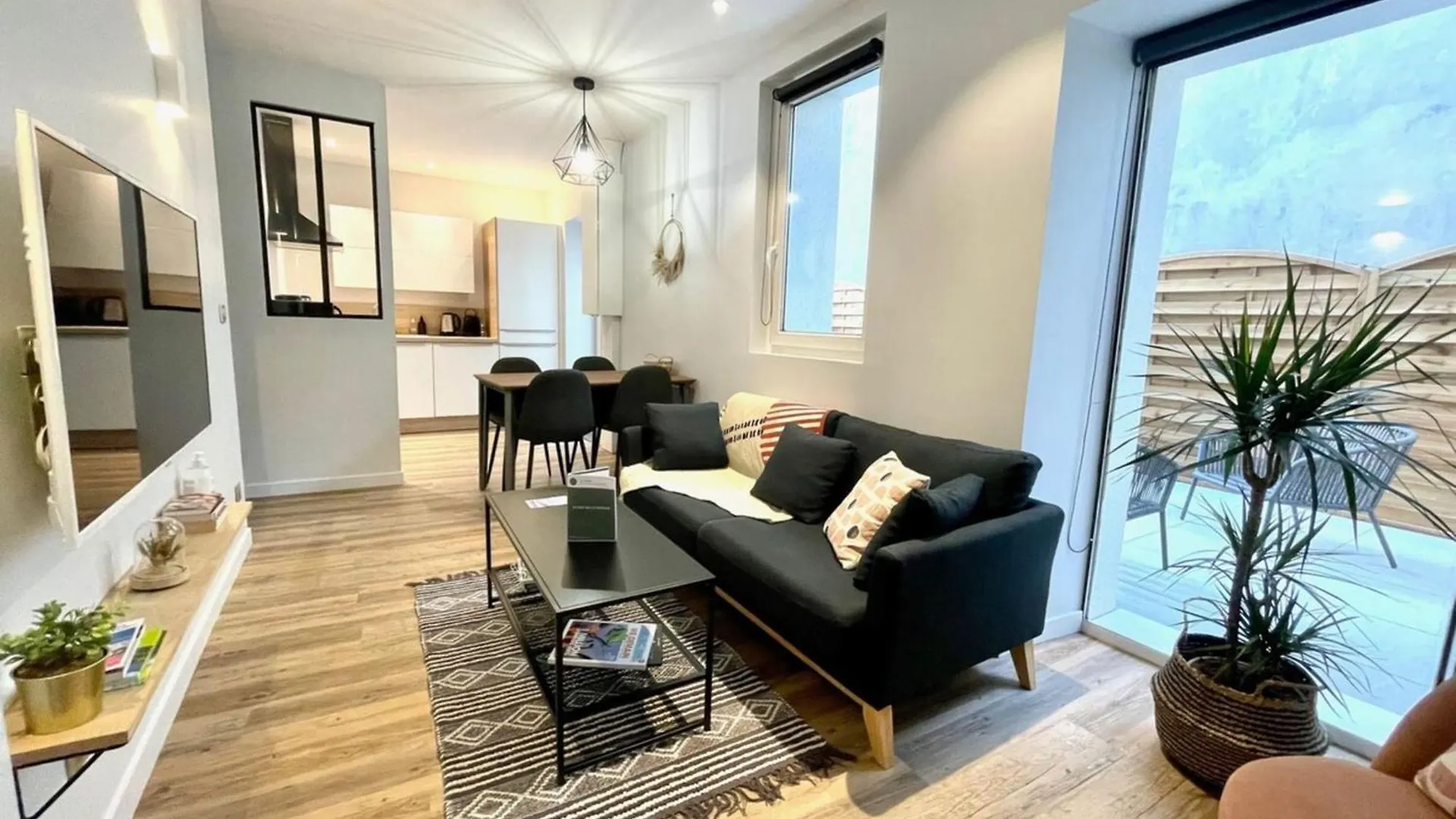 Holiday home Grande Terrasse En Centre Ville Aix-les-Bains